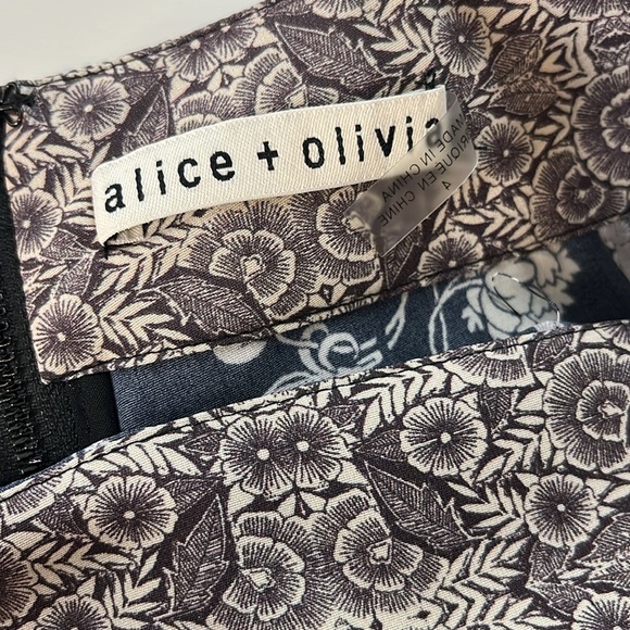 Alice + Olivia Athena Floral Print Wide - Waistband Flared Pants Size 4 - Picture 11 of 13